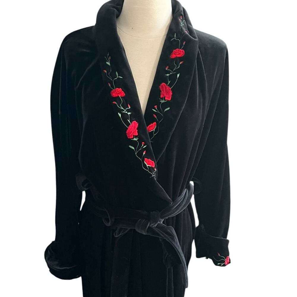 Vintage Valerie Stevens Black Velour Embroidred Roses Maxi Bathrobe Size Large - Picture 2 of 8